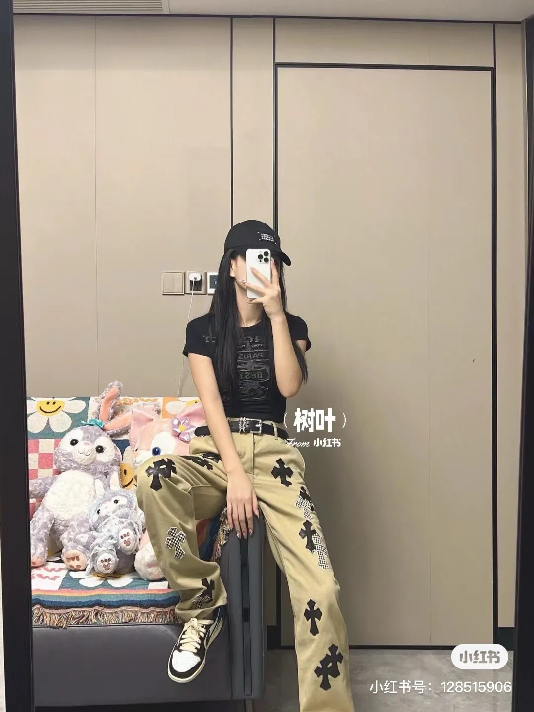 P270 💰 (Top version) Chrome Hearts CH khaki camouflage checkerboard horse hair cross patch leather jeans. Original purchased and patterned to truly restore the ultimate texture of Vintage. Italian special cowhide print and then cut. Customized sheepskin three-layer thick line leather. The whole body is spliced in heavy water washing process. Craftsmen hand-splash ink. You can see the details. Three-dimensional cutting version. Loose and comfortable. Not picky on the figure. Look tall and slim. Factory precision work. Original quality control. Same style for men and women. Can be matched with couples. Versatile recommendation. Must-have jeans for all seasons. Color: Khaki Size: 28-30-32-34 (corresponds to S-M-L-XL)